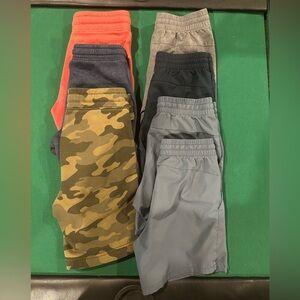 Old navy boys size 6/7 shorts. 7 shorts included.